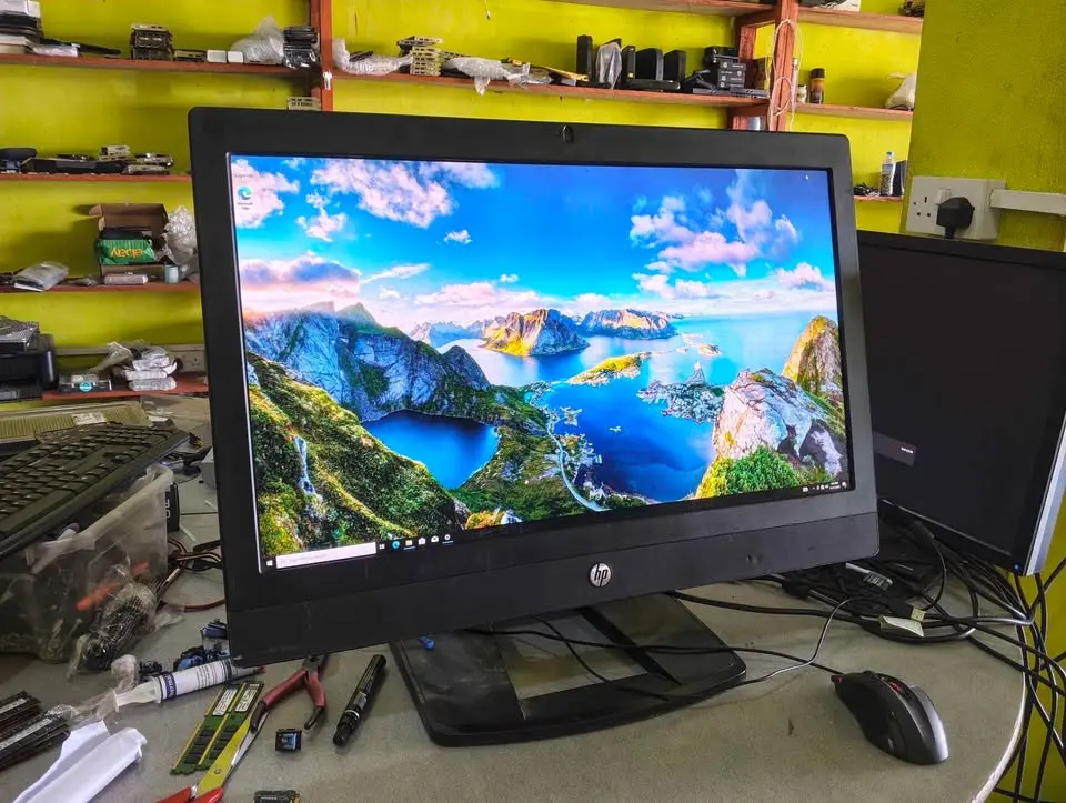 27 inch hp Desktop publishing computer, 32gb Ram, 500gb storage in Paynesville